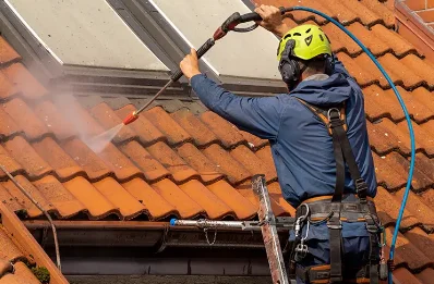 Démoussage et hydrofuge de toiture à Monflanquin